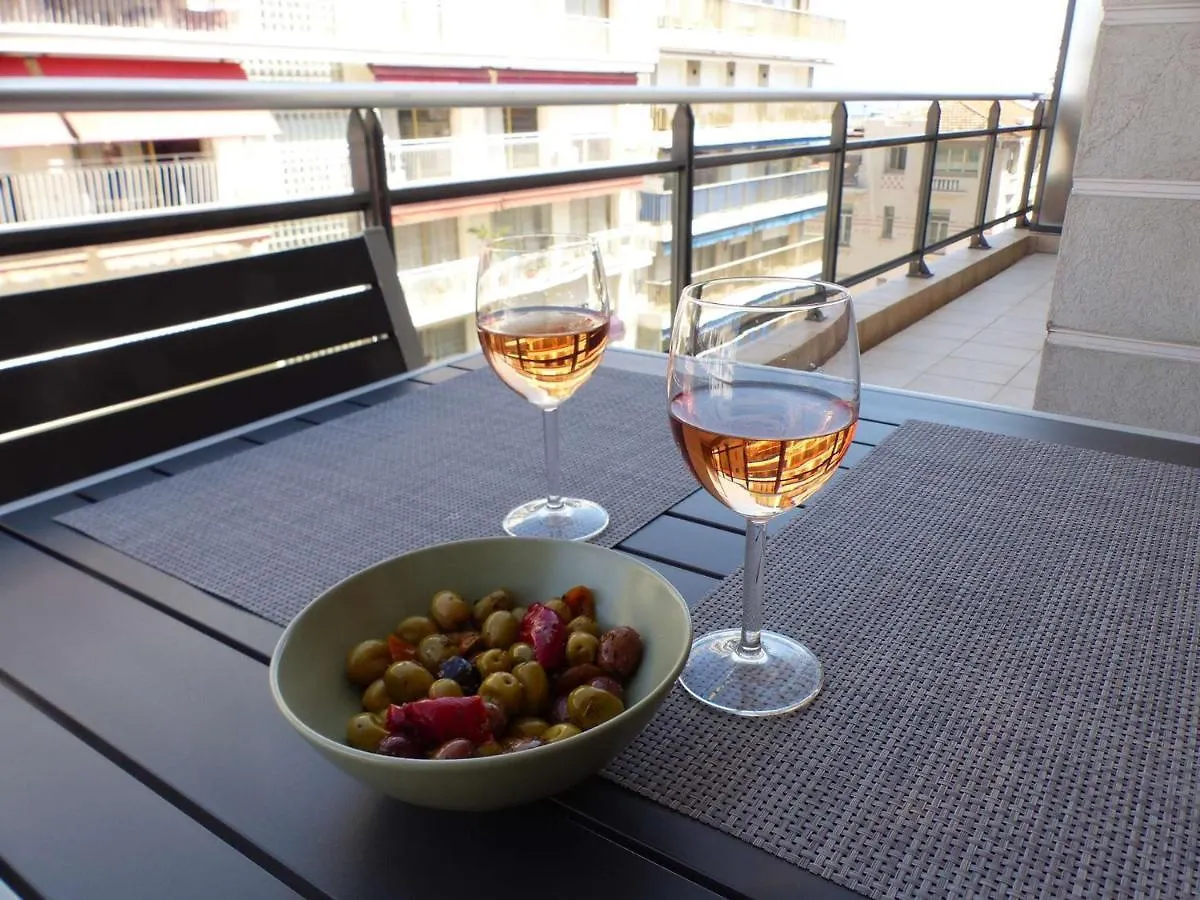 Appartement Climatise 4 Couchages Avec Terrasse Et Parking Securise A Antibes, Proche Port Et Mer - Fr-1-252-180